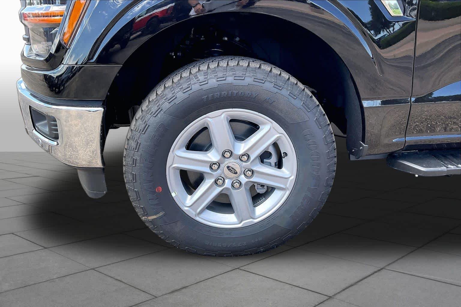 New 2026 Agate Black Metallic Ford XLT image 11