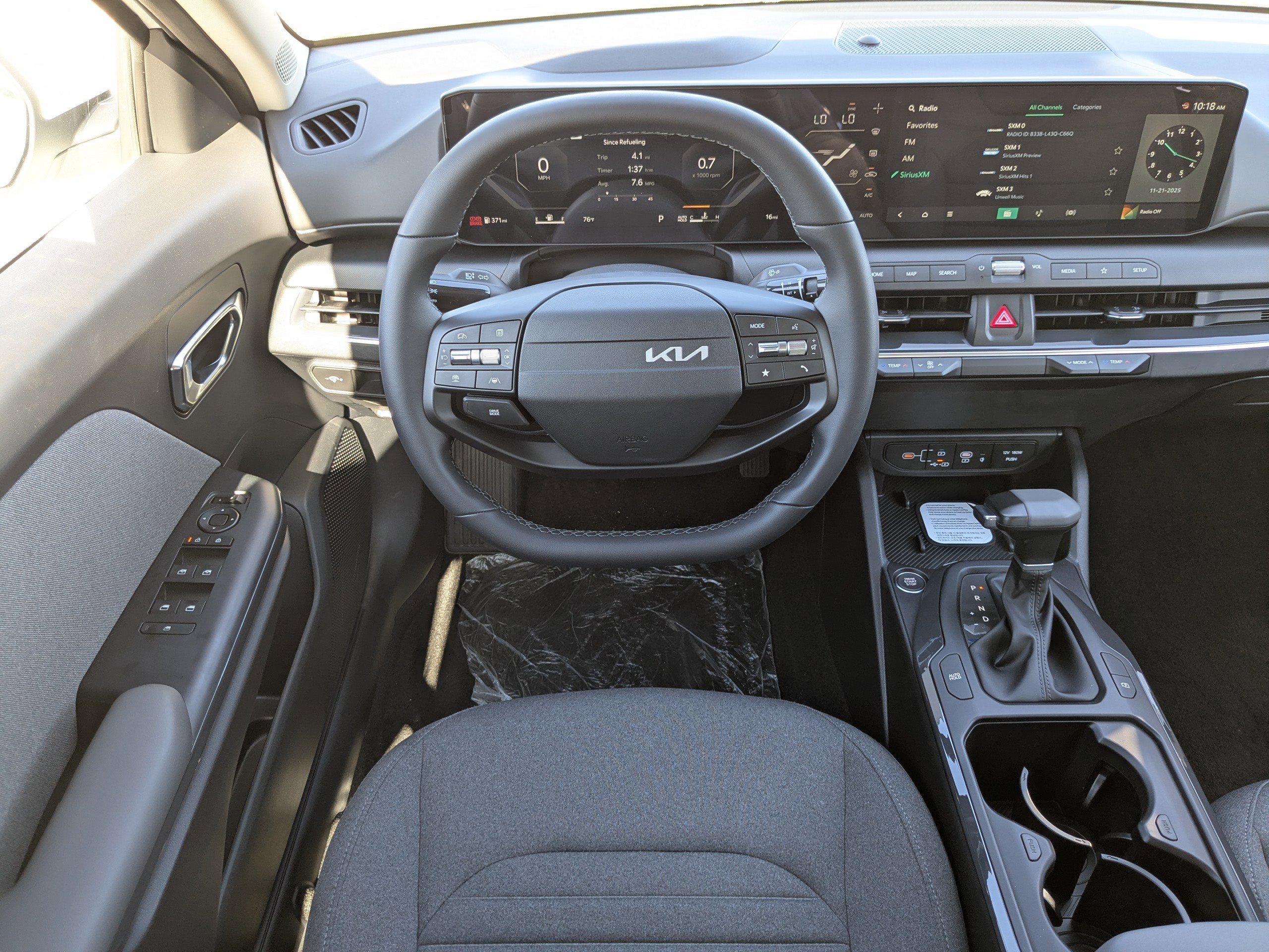 New 2025 Snow White Pearl Kia EX image 18