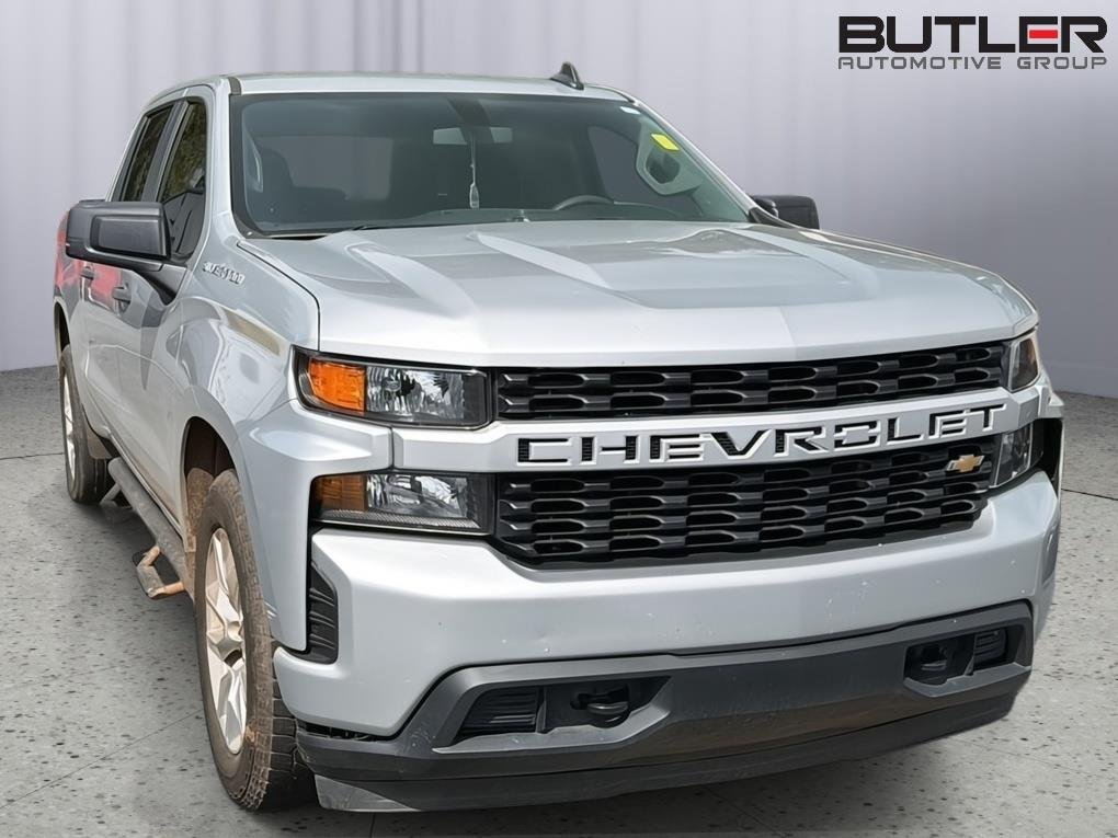 Used 2019 Silver Ice Metallic Chevrolet Custom image 5