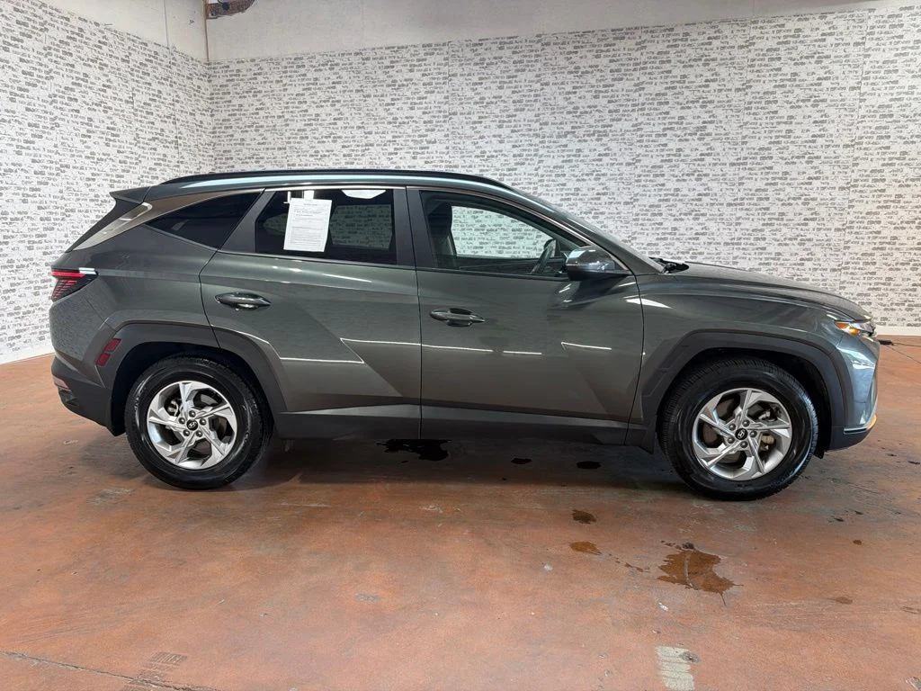 Used 2023 Amazon Gray Hyundai SEL image 8