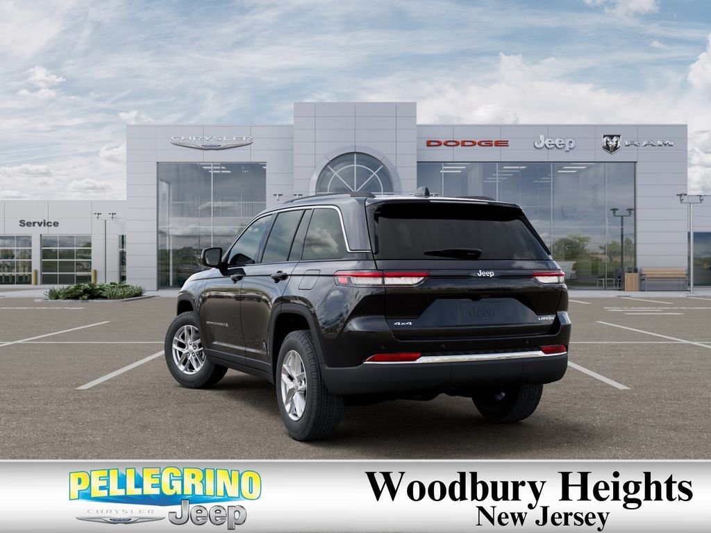 New 2026 Diamond Black Crystal Pearl-Coat Exterior Paint Jeep Laredo X image 3