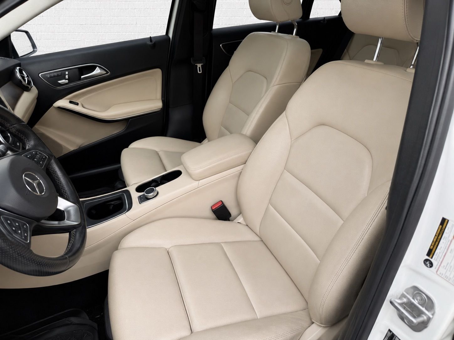 Used 2019 Polar White Mercedes-Benz GLA 250 image 2