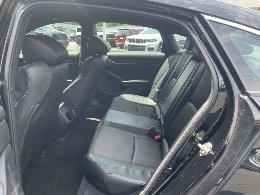 Used 2018  Honda Sport image 21