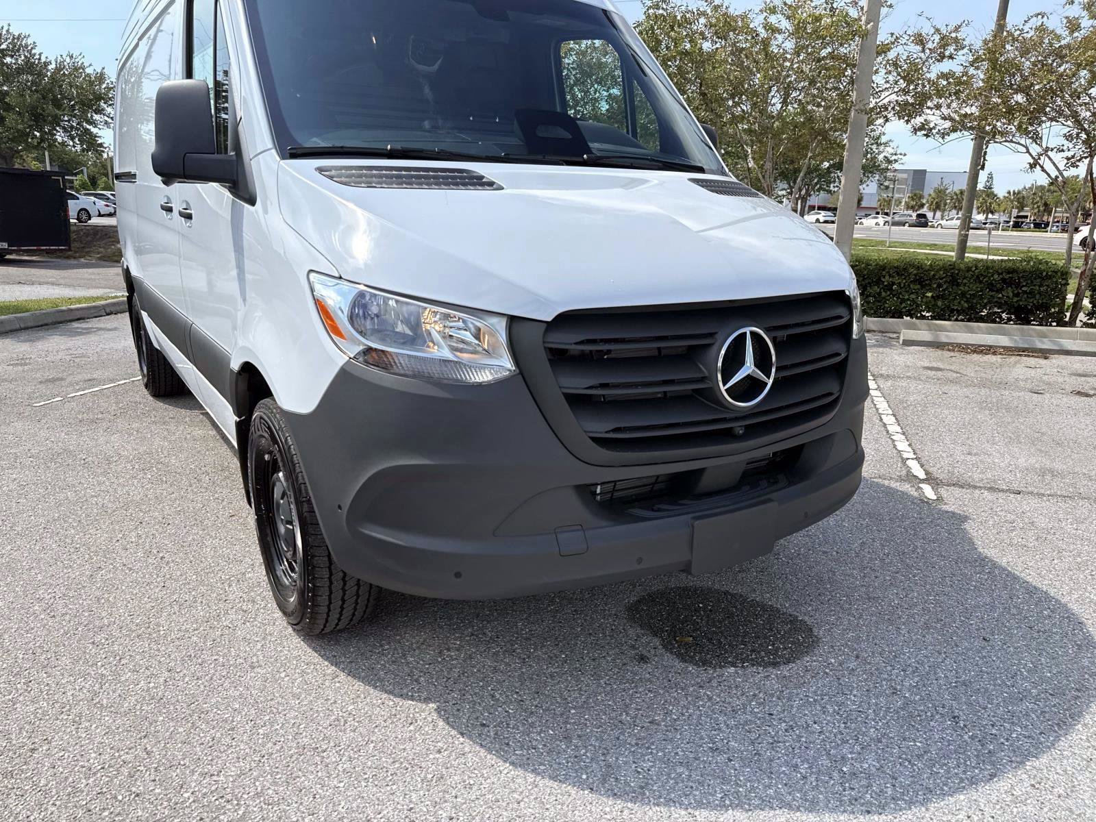 New 2026 Arctic White Sprinter Cargo 144 WB image 7
