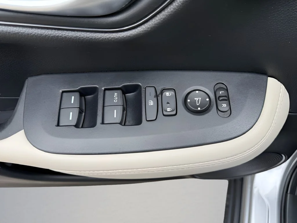 Used 2025 Silver Honda LX image 14