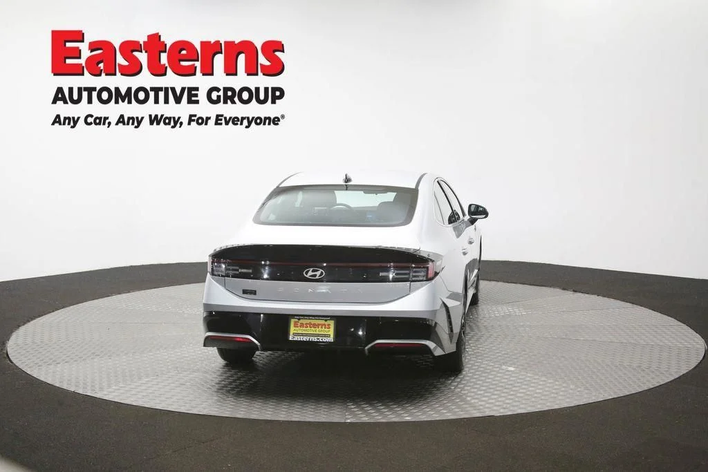 Used 2025 Silver Hyundai SEL image 41