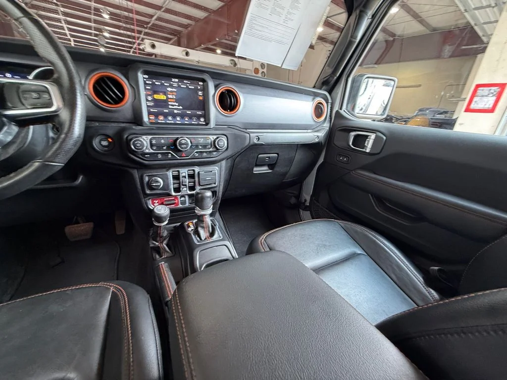 Used 2023 Silver Jeep Mojave image 15