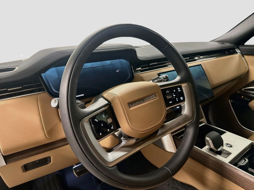 New 2026 Belgravia Green Metallic Land Rover SE image 4
