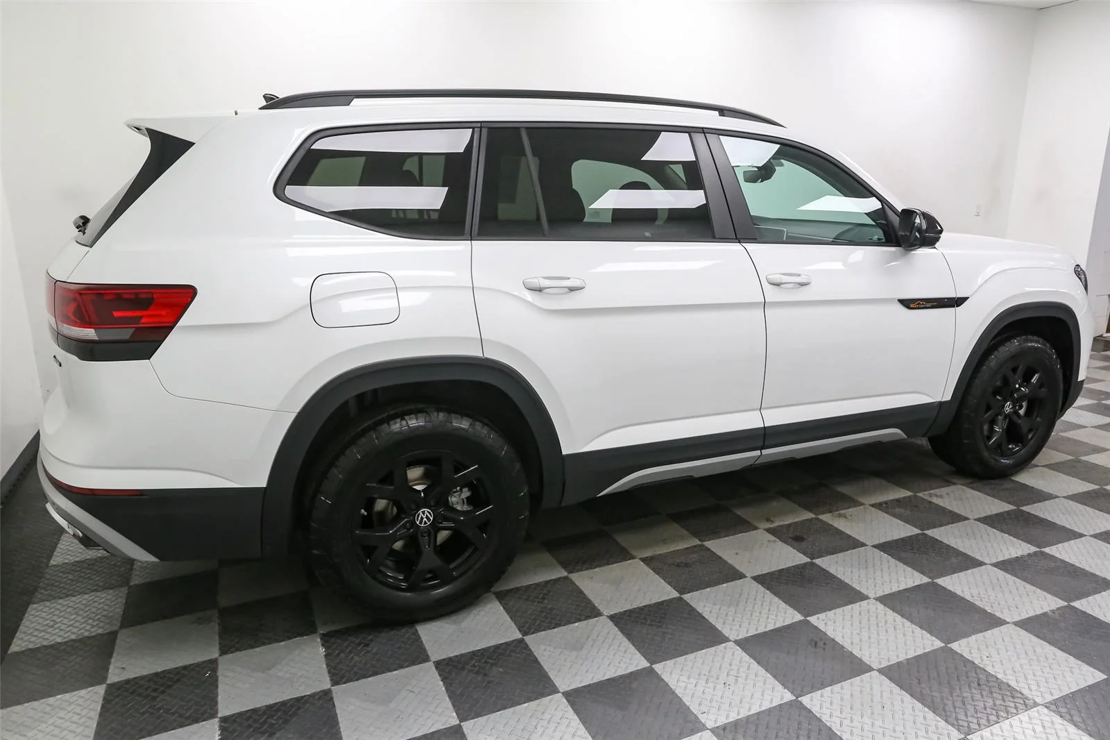 New 2026 Opal White Pearl Volkswagen 2.0T Peak Edition image 9