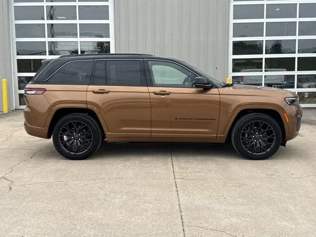 New 2026 Copper Shino Metallic Clear-Coat Exterior Paint Jeep Summit image 2