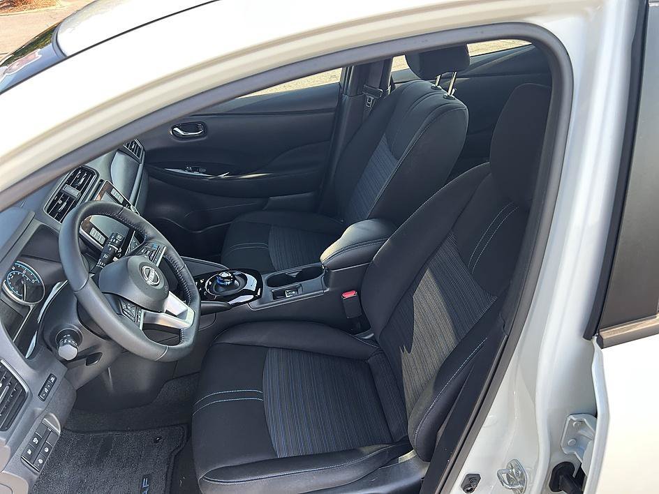 Used 2025 Pearl White Tricoat Nissan SV PLUS image 13