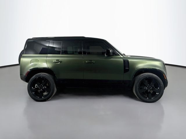 New 2026 Woolstone Green Land Rover X-Dynamic SE image 4