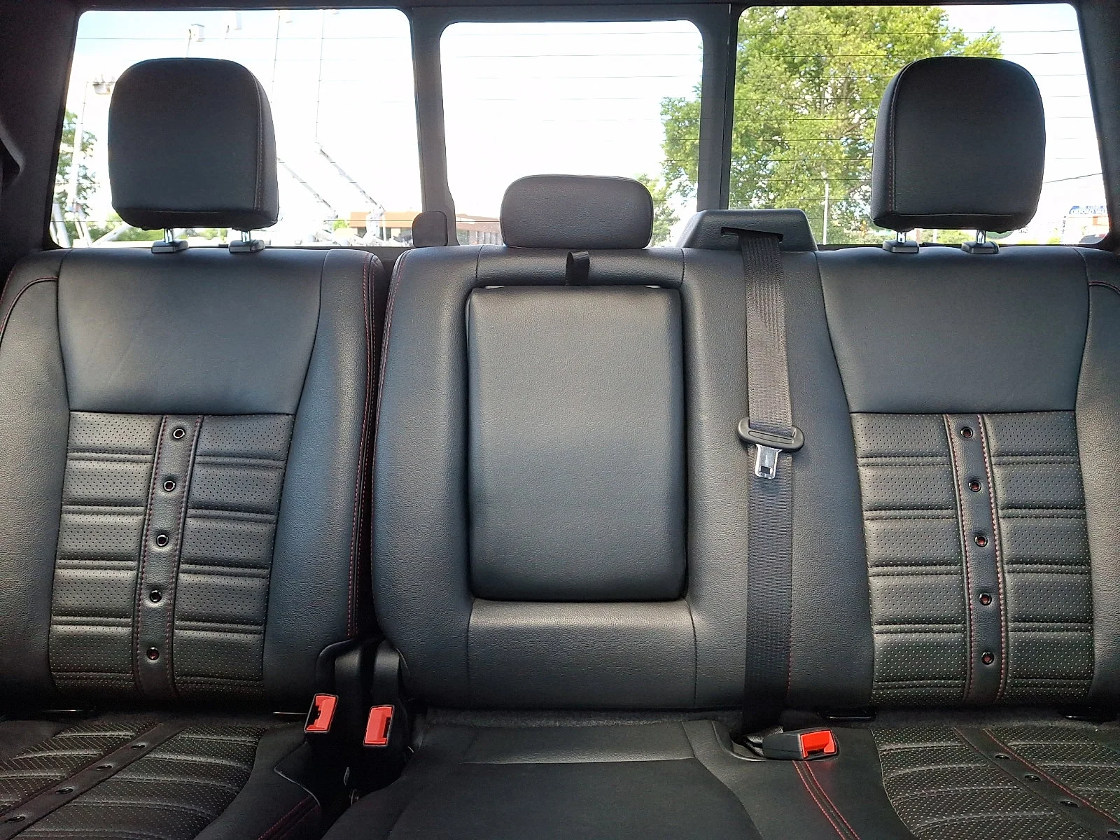 Used 2020 Agate Black Metallic Ford LARIAT image 19