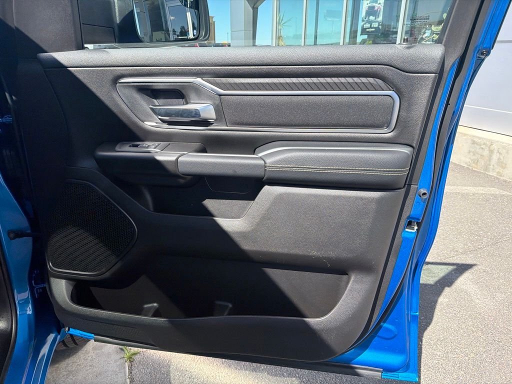 New 2026 Hydro Blue Pearl-Coat Exterior Paint RAM Big Horn/Lone Star image 43