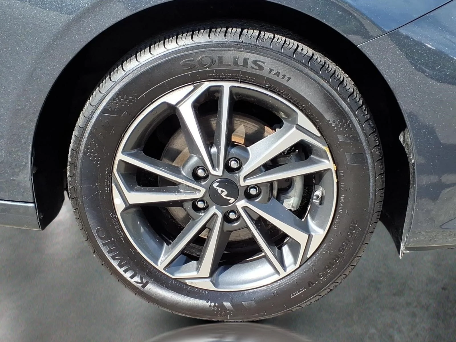 Used 2023 Gravity Gray Kdg Kia LXS image 10