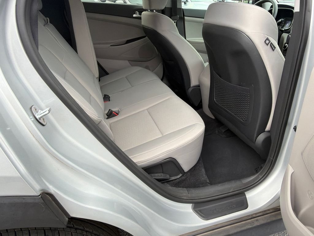 Used 2019 Silver Hyundai SE image 15