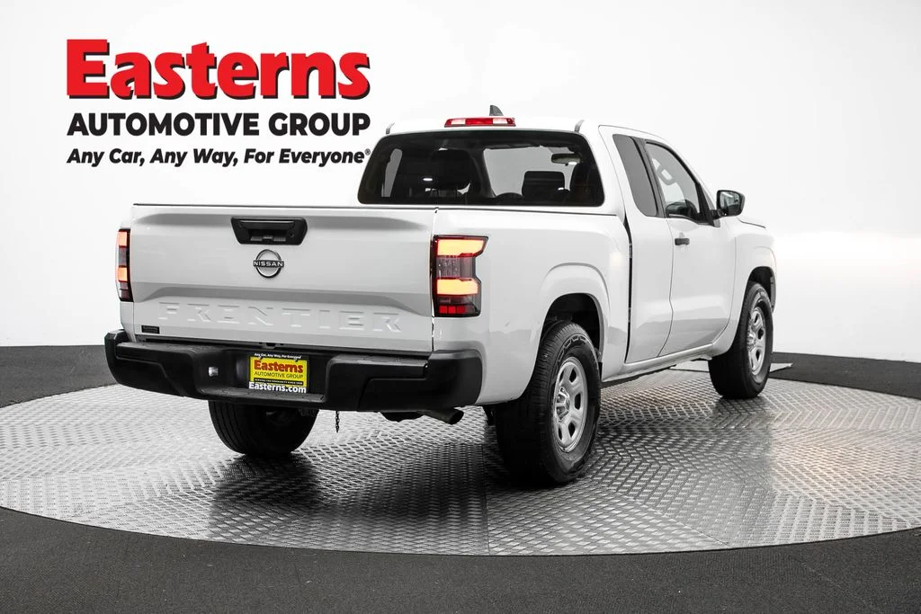 Used 2022 White Nissan S image 5
