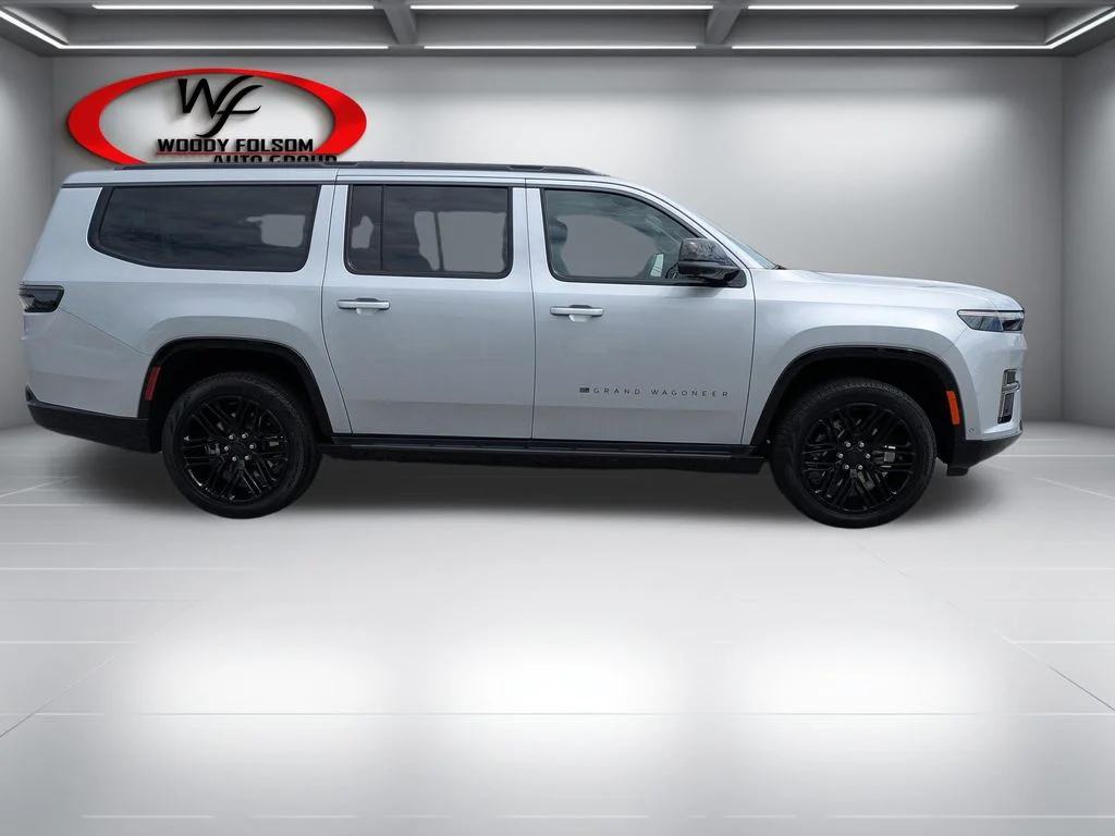 New 2026 Silver-Zynith Exterior Paint Jeep Limited Reserve image 3