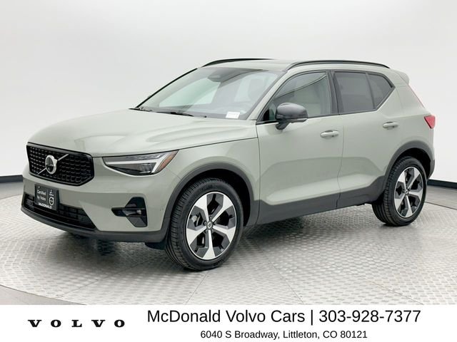 2025 Volvo XC40 B5 Plus Dark AWD's photo