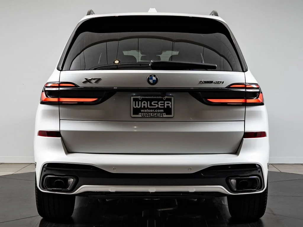 New 2027 White Metallic BMW xDrive40i image 7