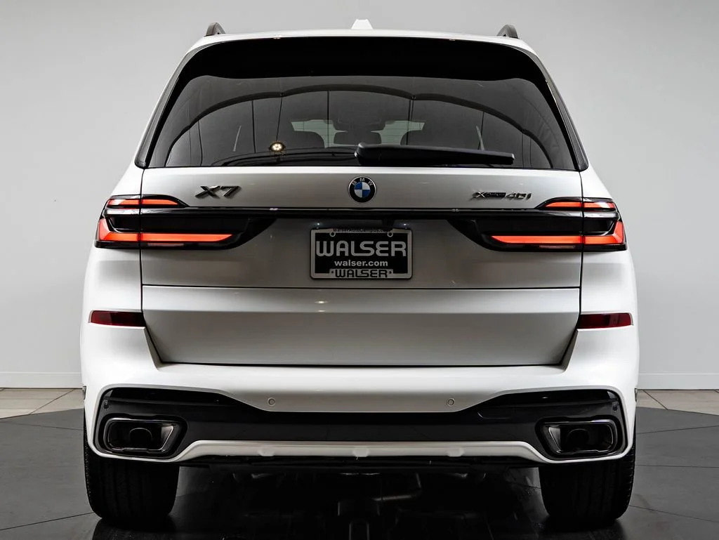 New 2027 Mineral White Metallic BMW xDrive40i image 7