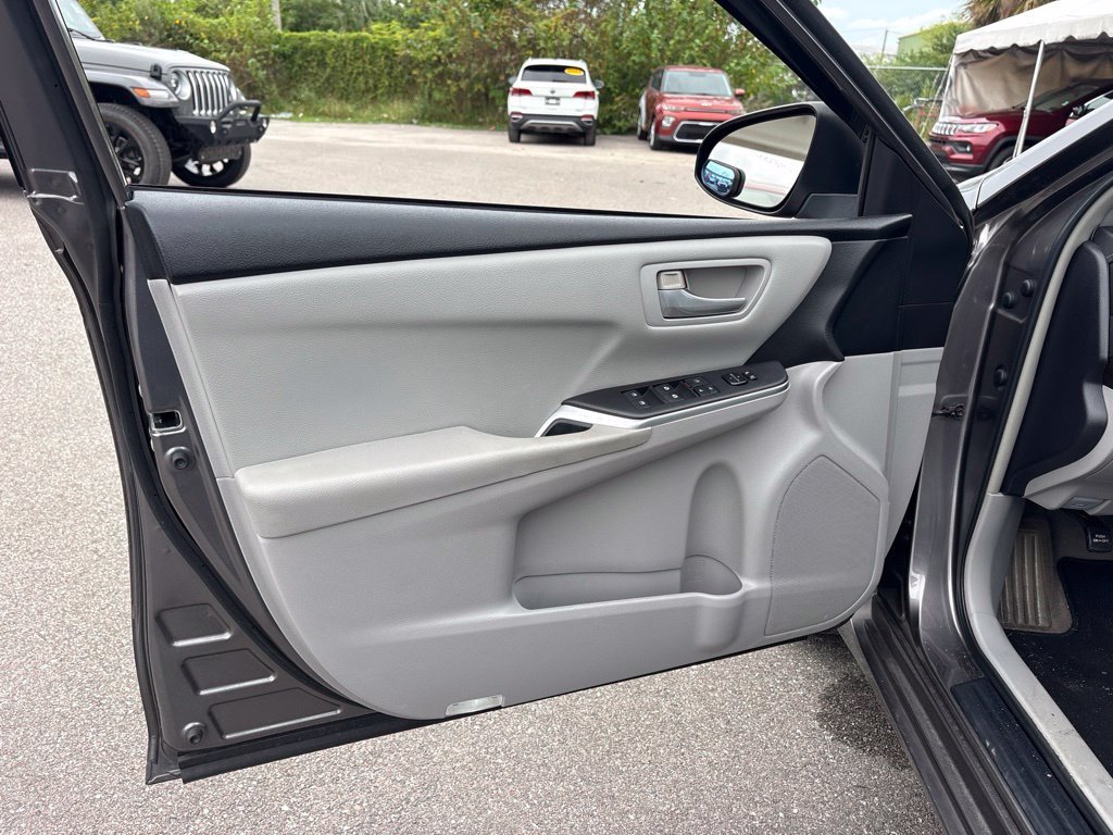 Used 2015 Gray Toyota LE image 11