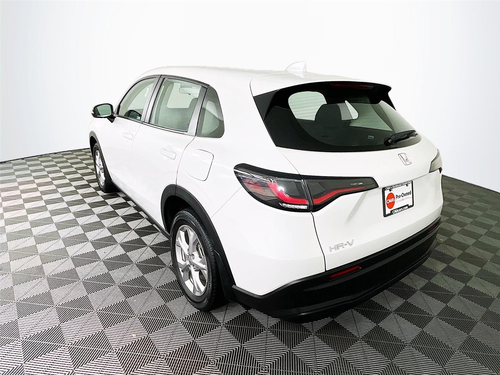 Used 2023 Platinum White Pearl Honda LX image 6