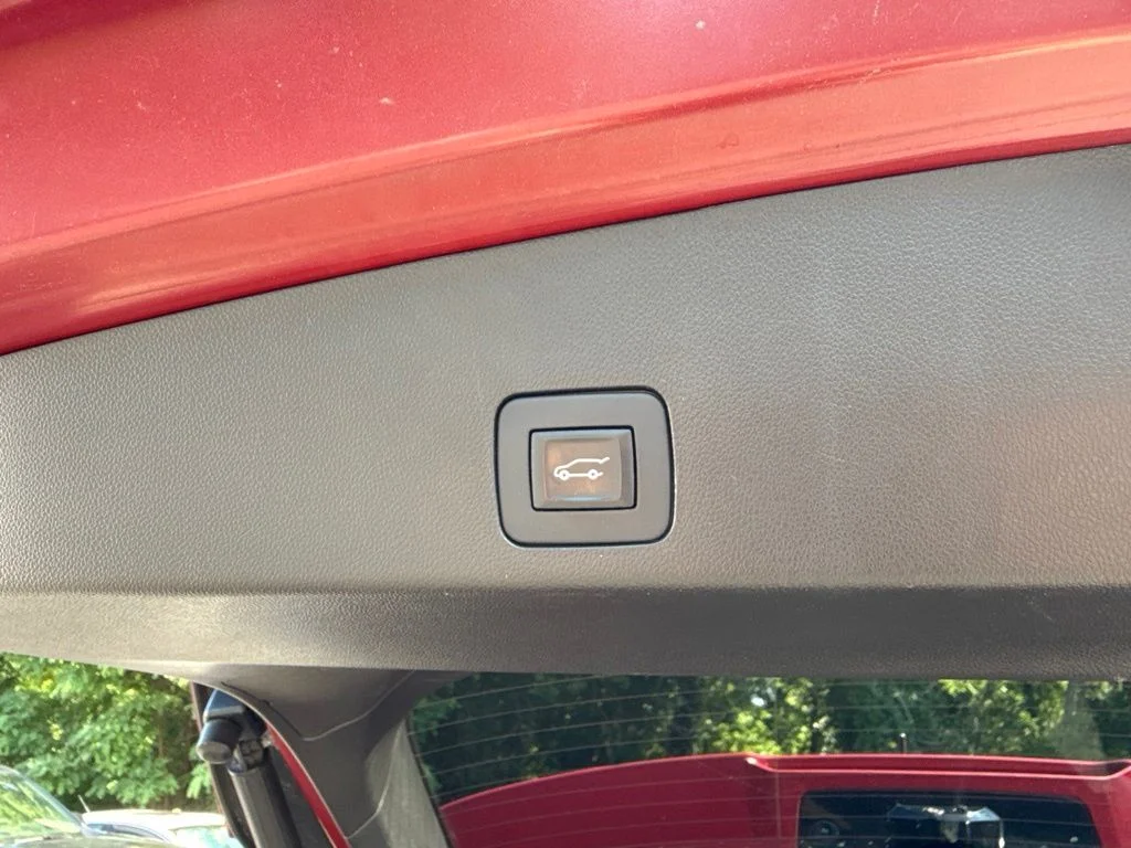 Used 2020 Red Buick Essence image 14