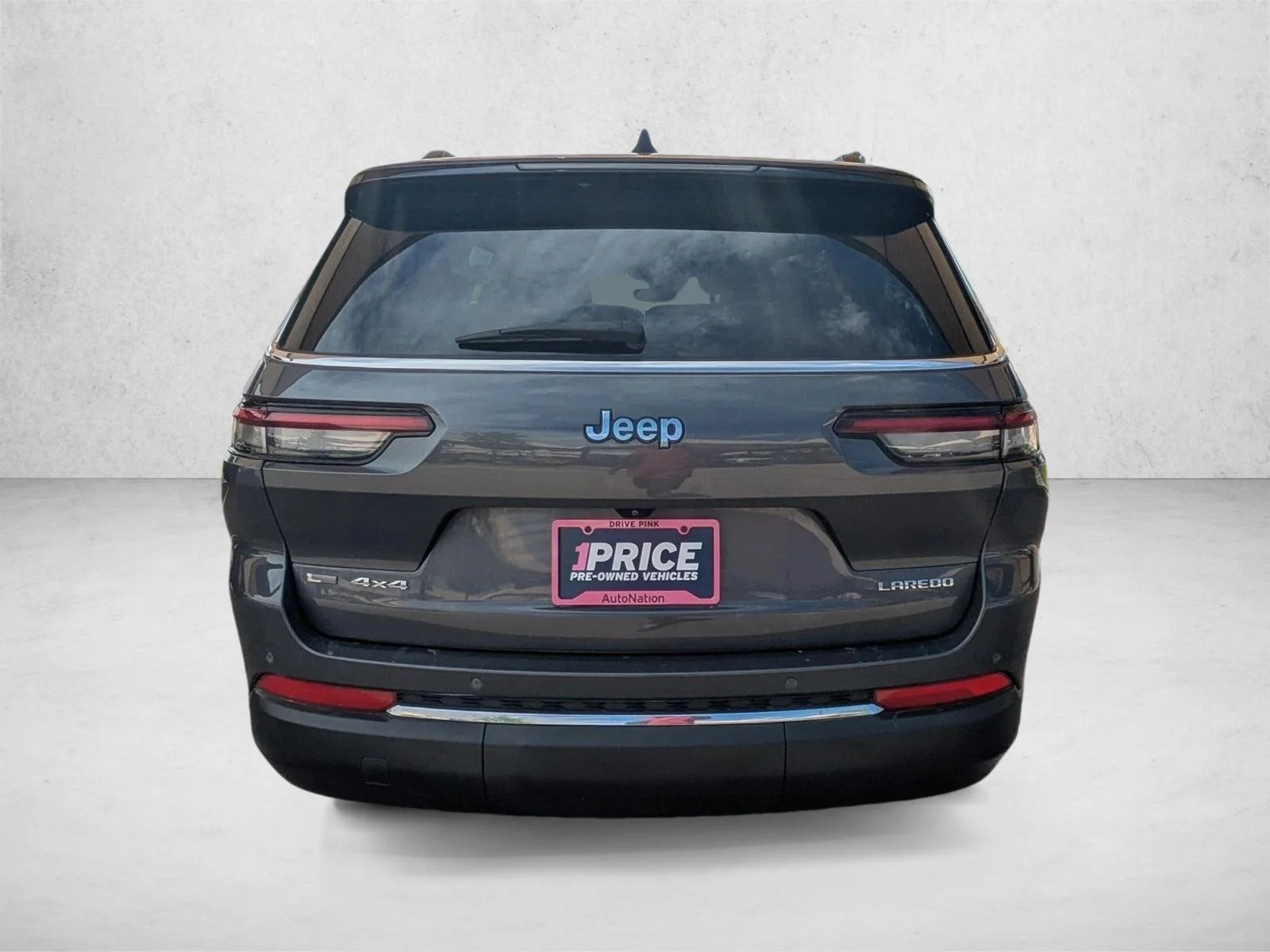Used 2023 Baltic Gray Metallic Clearcoat Jeep Laredo image 6