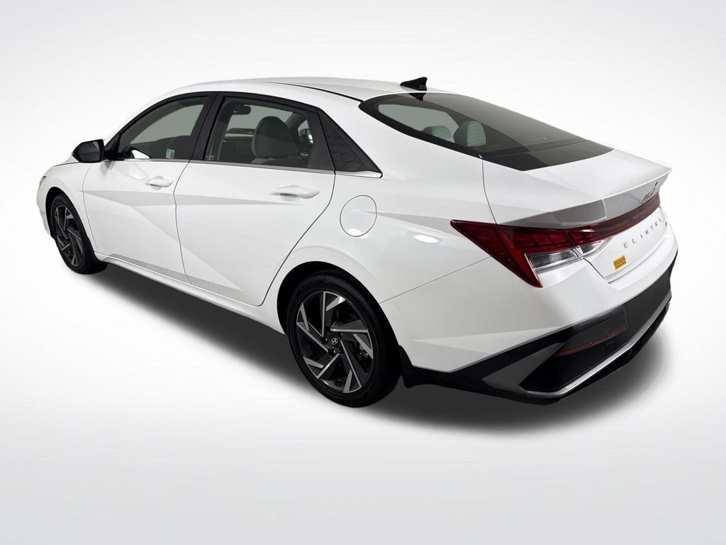 2025 Hyundai Elantra Limited - Photo 6