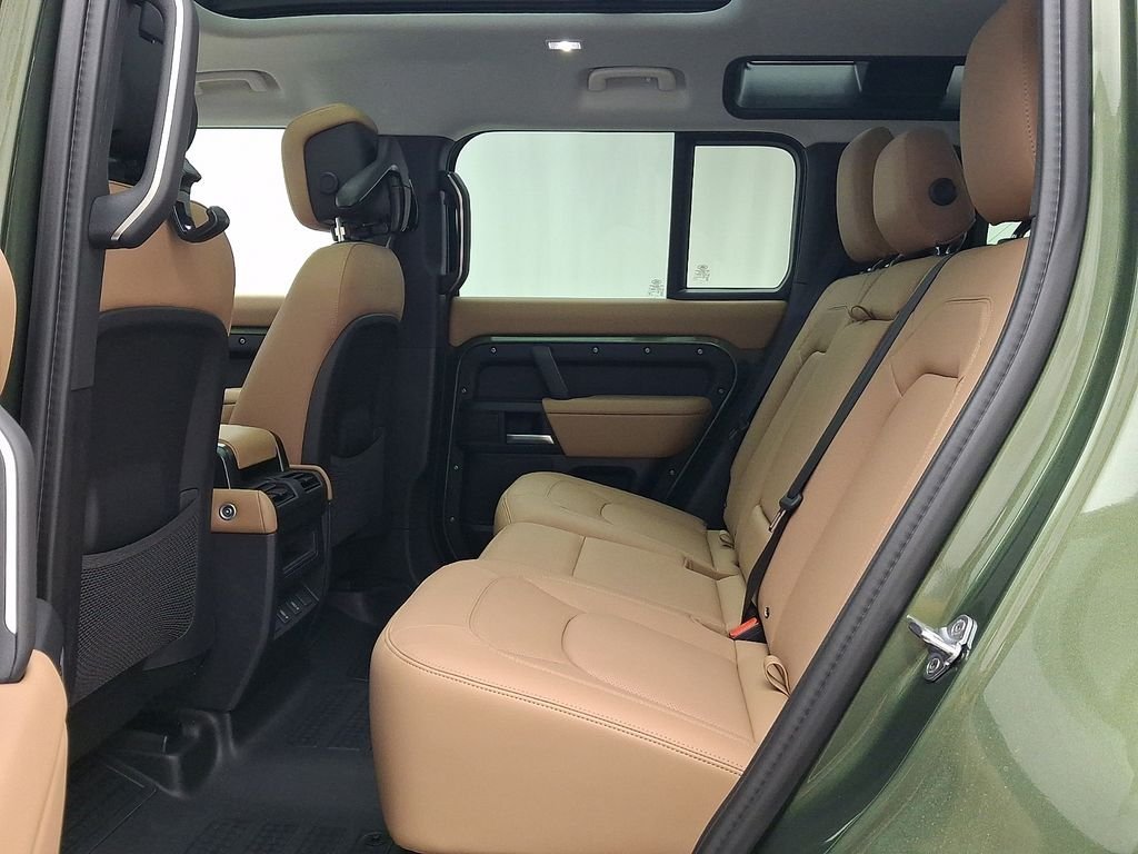 New 2026 Woolstone Green LAND ROVER X-Dynamic SE image 6