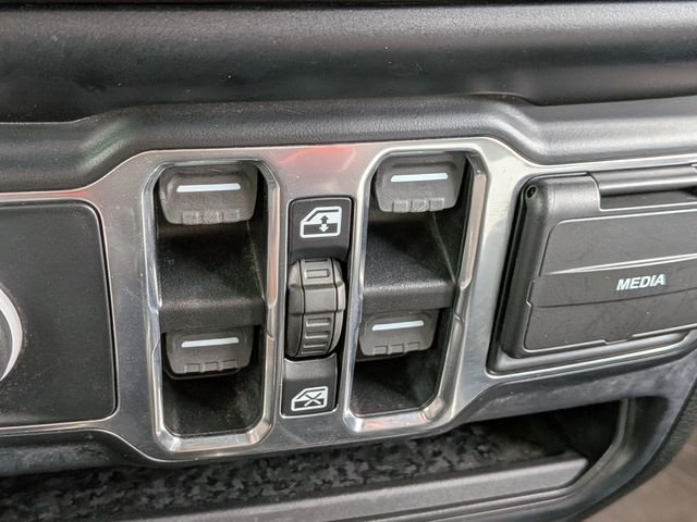 Used 2022 White Jeep Unlimited Sport S image 19