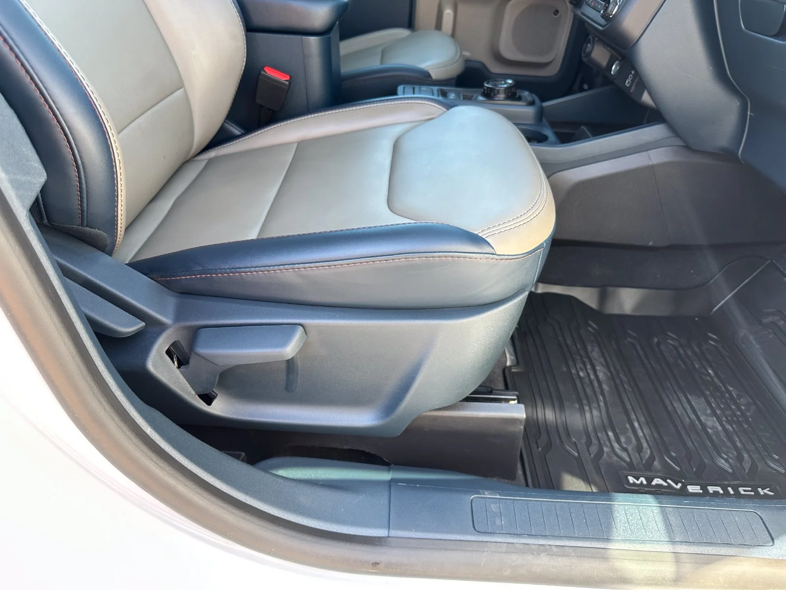 Used 2026 White Ford Lariat image 31