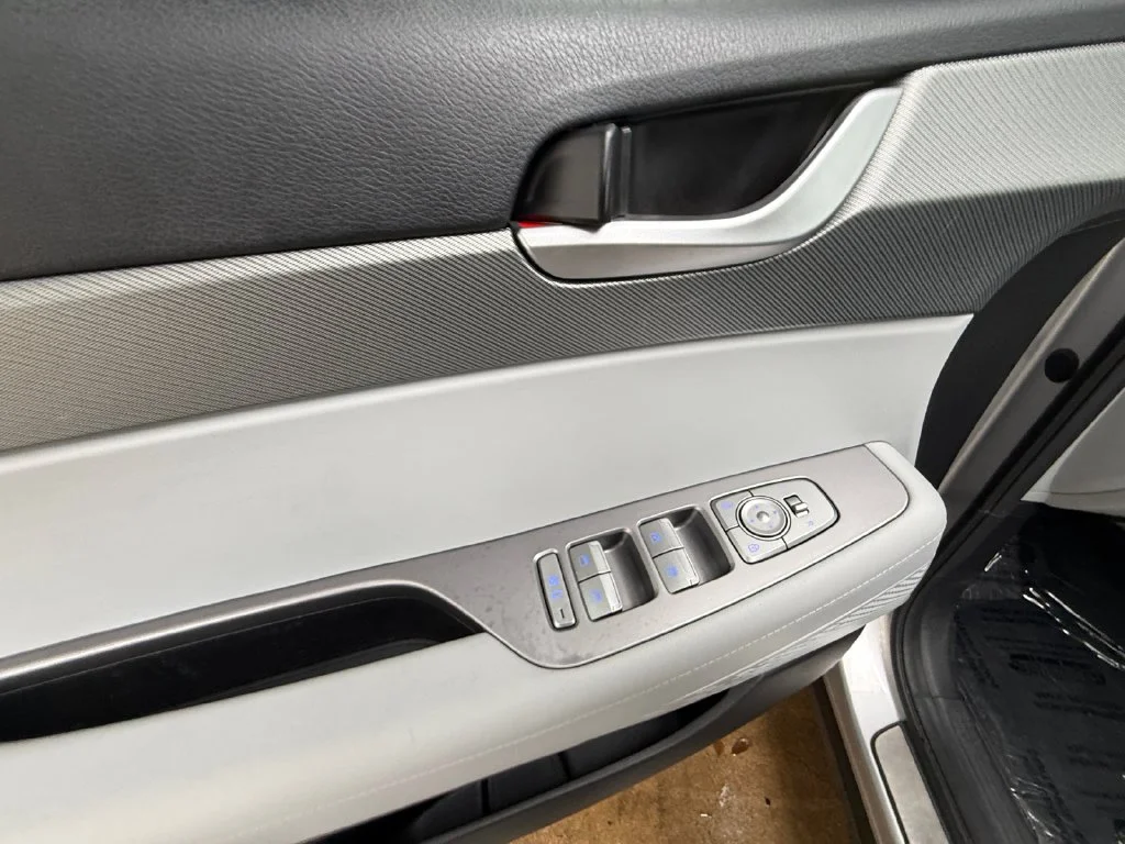 Used 2025 Silver Hyundai SEL image 11