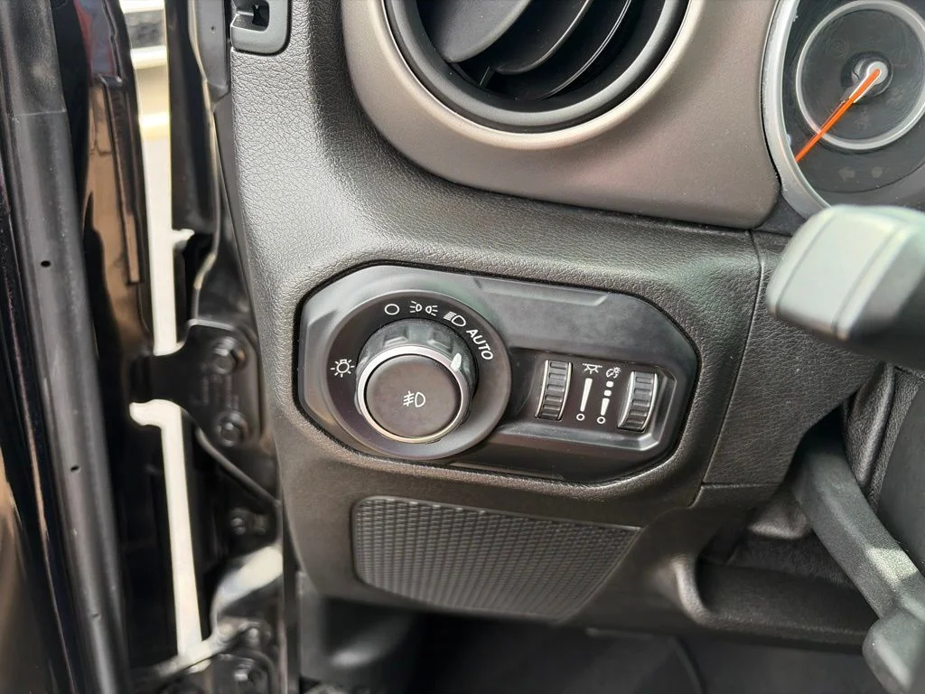 Certified Used 2018 Black Jeep Sport S image 24