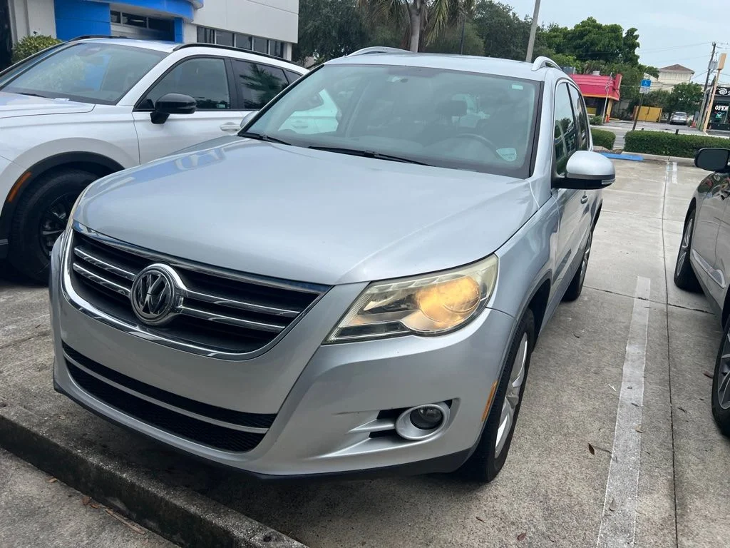 Used 2011 Silver Volkswagen  image 3