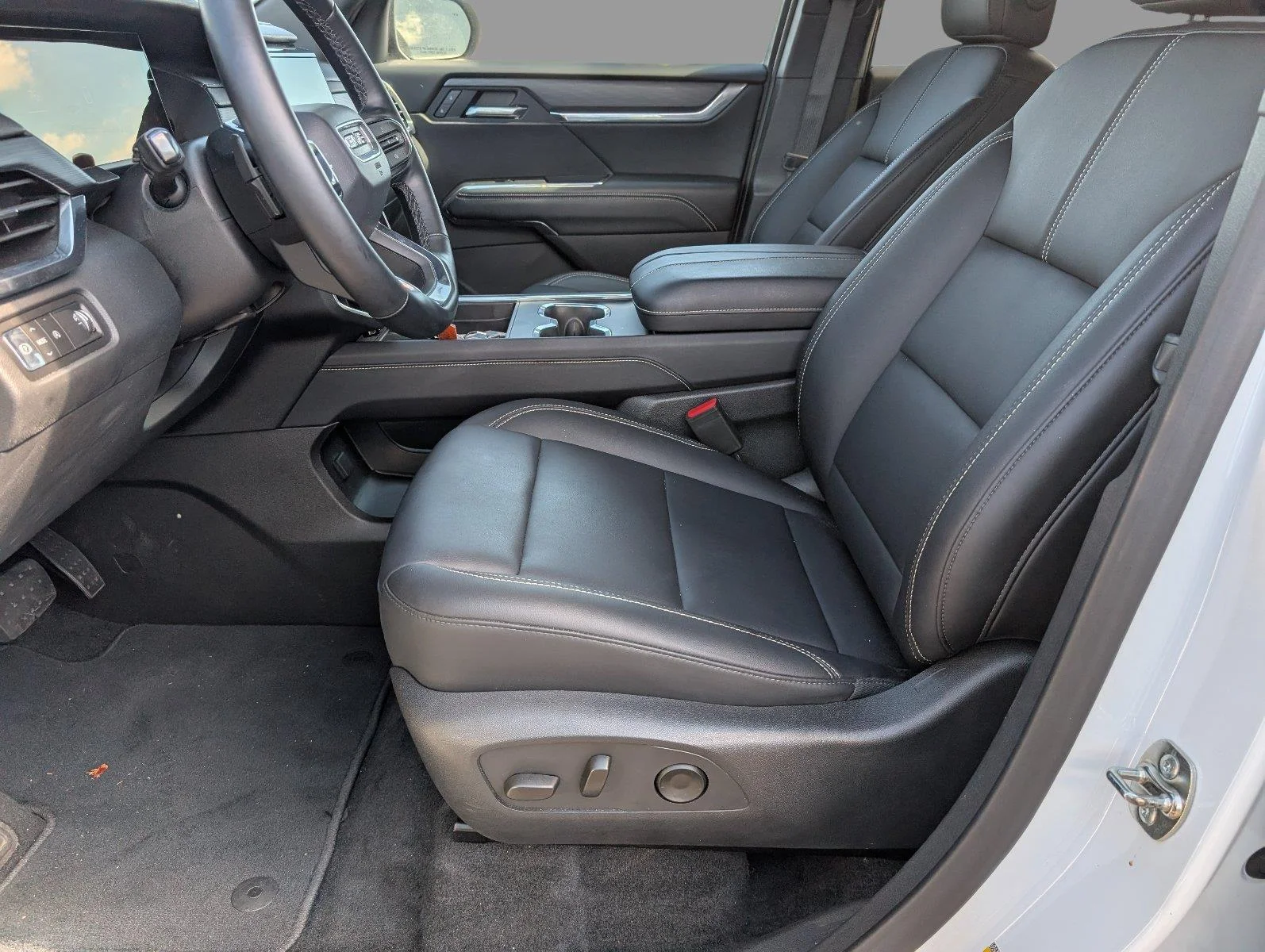 Used 2026 Summit White GMC Elevation image 3