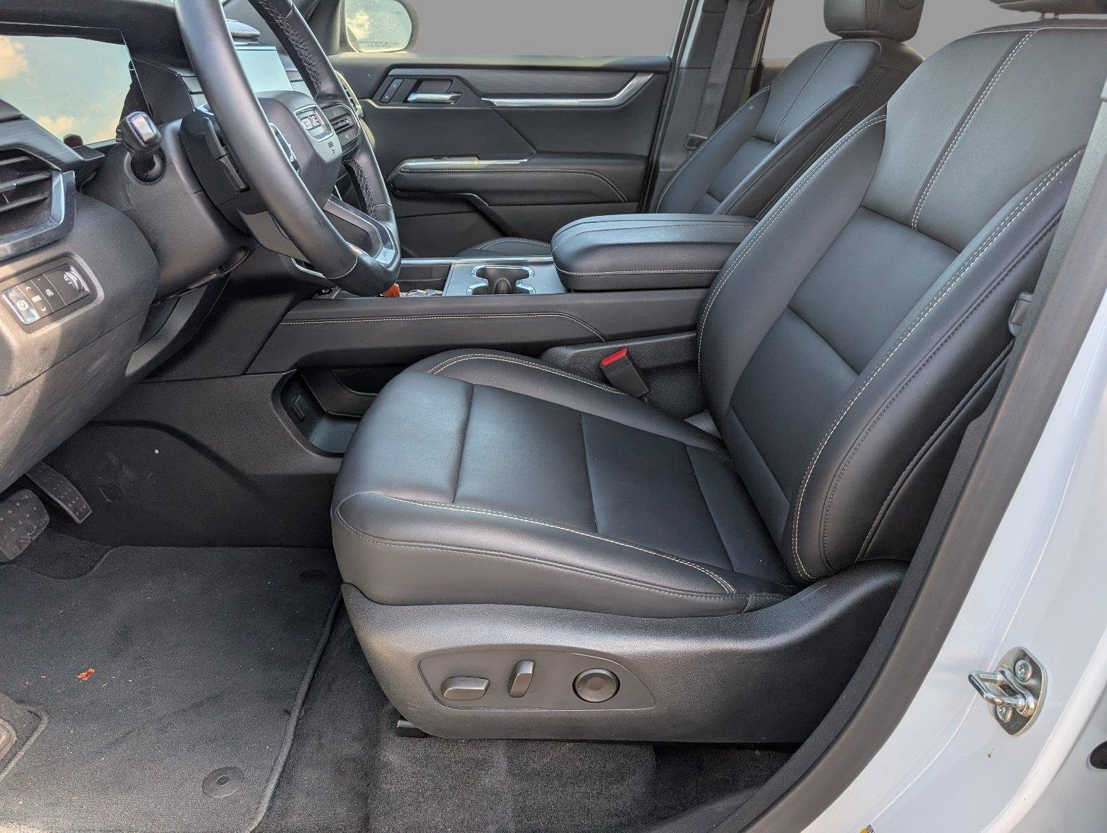 Used 2026 Summit White GMC Elevation image 3