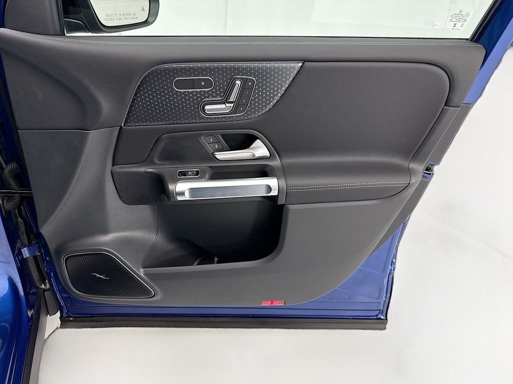 New 2026 Starling Blue Metallic Mercedes-Benz GLB 250 image 23