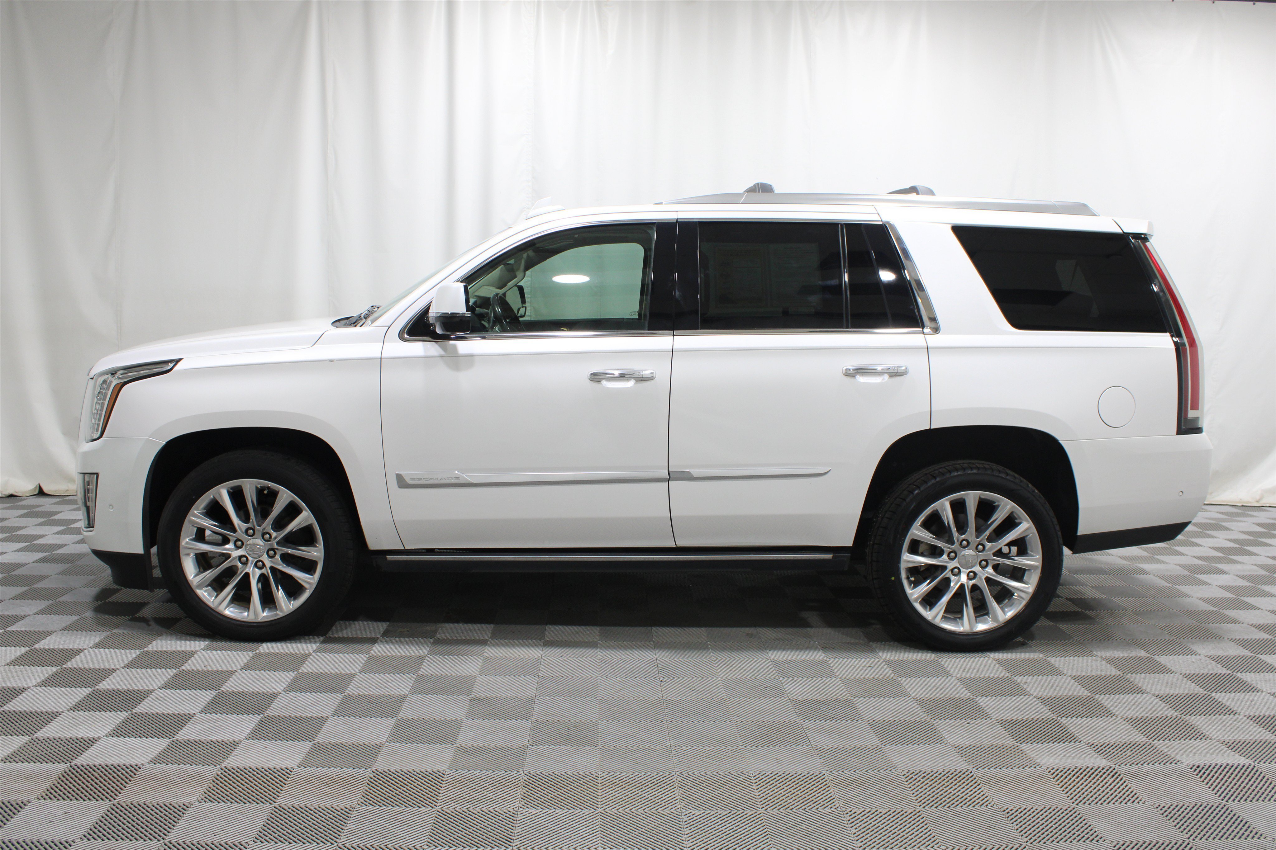 Used 2020 Crystal White Tricoat Cadillac Premium Luxury 4x4 image 40