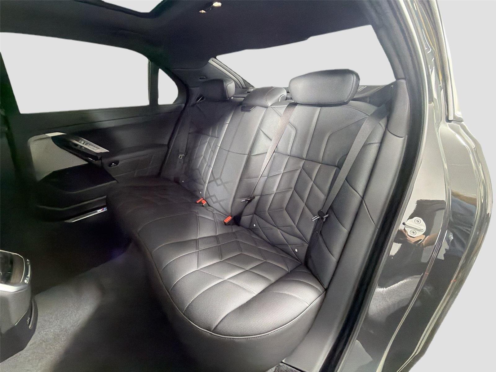New 2026 Dravit Grey Metallic BMW 750e xDrive image 47