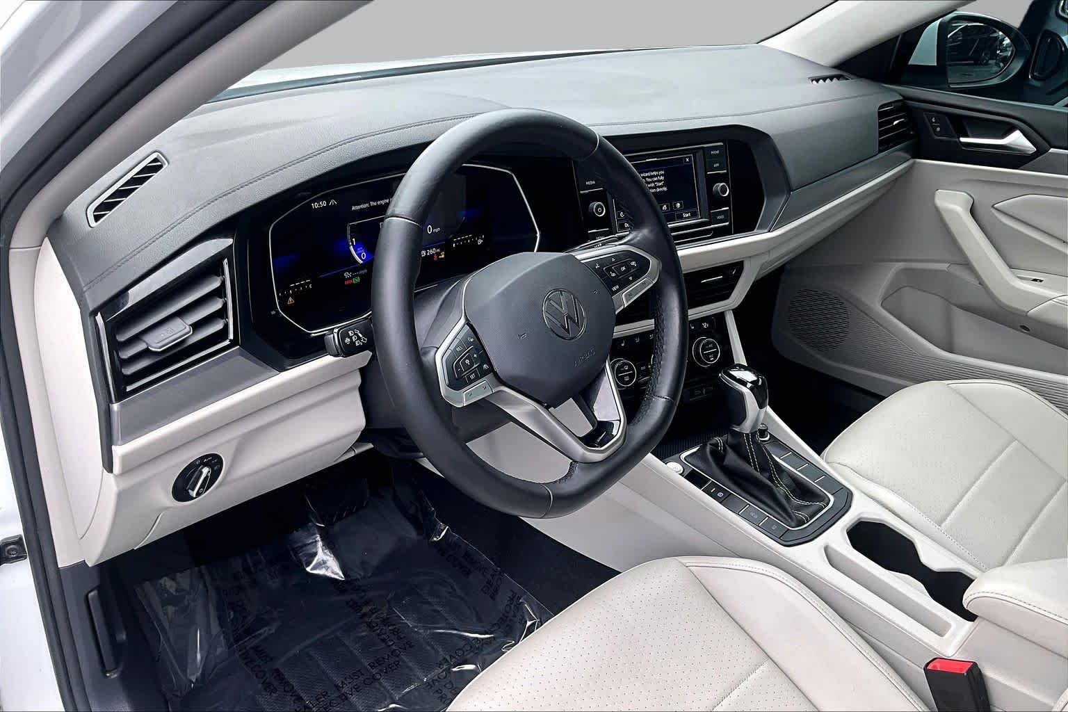 Used 2023 Opal White Pearl Volkswagen SE image 18