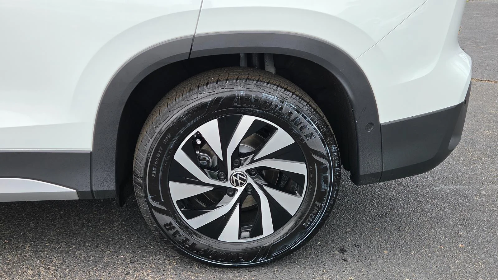 New 2026 pure white Volkswagen S image 14