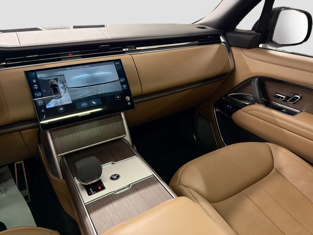 Certified Used 2025 British Racing Green SV Bespoke Ultra Met Gloss Land Rover Autobiography image 24