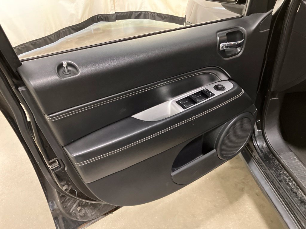 Used 2014 Black Clearcoat Jeep Latitude image 3