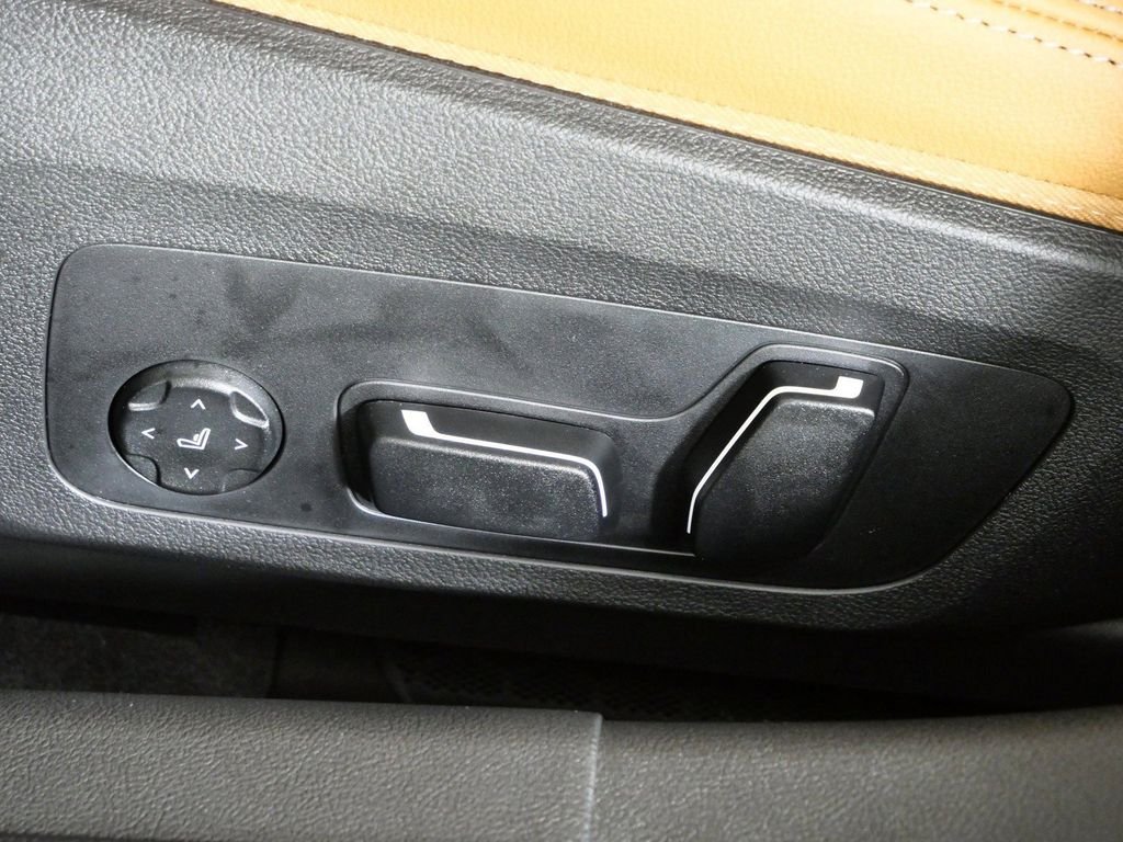 Used 2026 Skyscraper Grey Metallic BMW 330i xDrive image 38