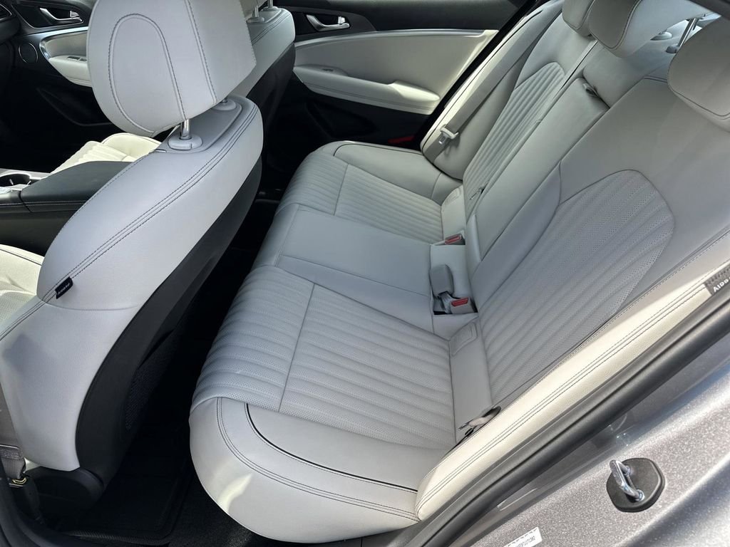 New 2026 Silver Genesis 3.3T SPORT PRESTIGE image 21