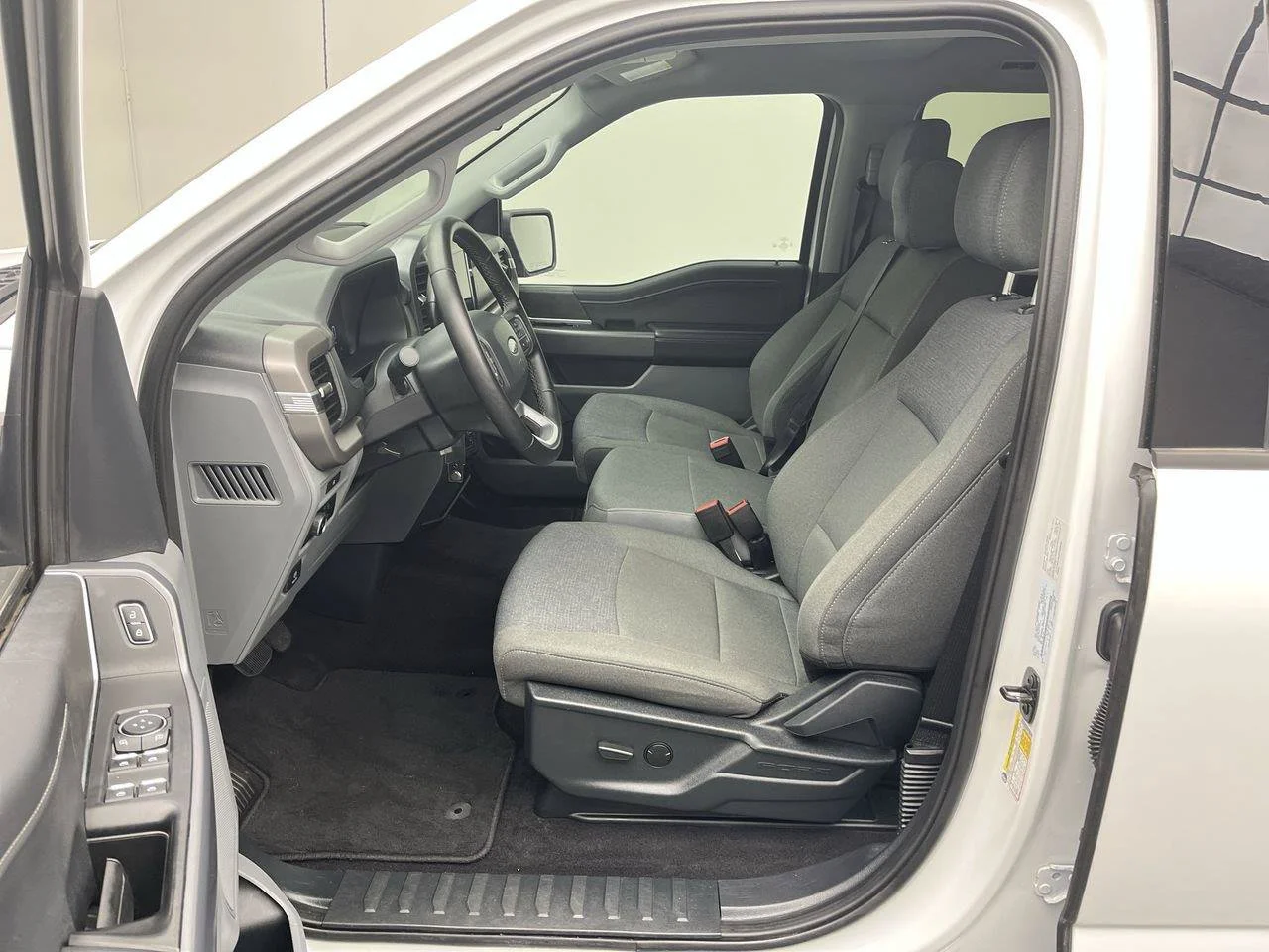 Used 2025 White Ford XLT image 3