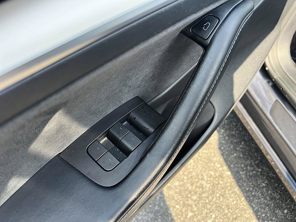 Used 2022 Midnight Silver Metallic Tesla Long Range image 21