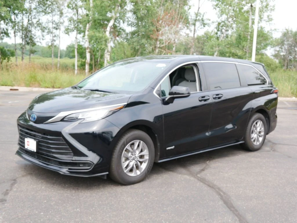 Certified 2021 Toyota Sienna LE with VIN 5TDKRKEC5MS025895 for sale in Minneapolis, Minnesota
